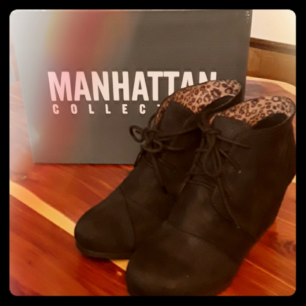 Black wedges